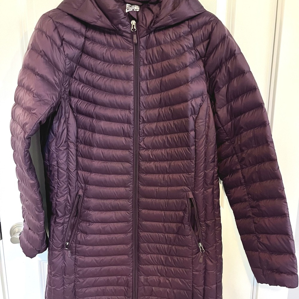32 Degrees Heat Women's Plum Puffer Jacket size L with detachable hood.